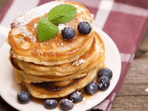 FLUFFY SOURDOUGH PANCAKES